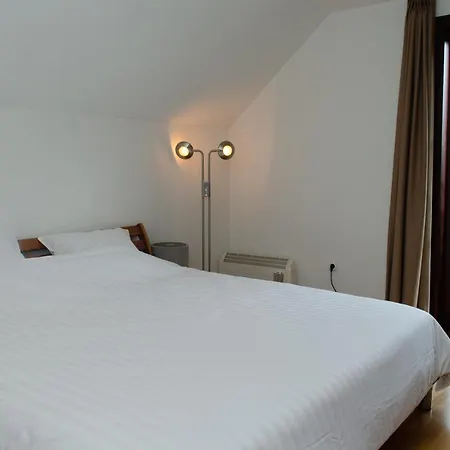 - Rue Du Chateau Deux *