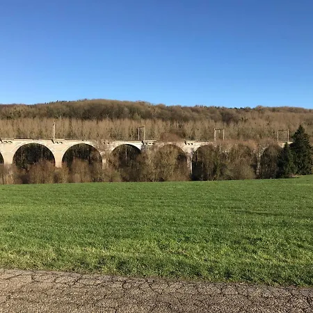 - Rue Du Chateau Deux * 부런